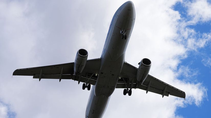 Airport / Plane / Aircraft /