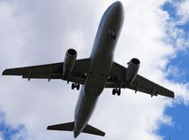 Airport / Plane / Aircraft /