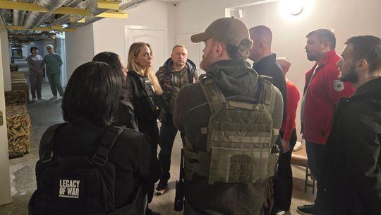 Angelina Jolieová navštívila regióny blízko ukrajinského frontu. Člena jej ochranky zadržala armáda