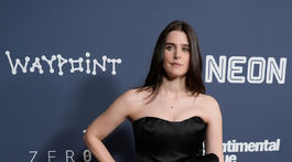 Herečka Inga Ibsdotter Lilleaas na premiére filmu Sentimental Value.