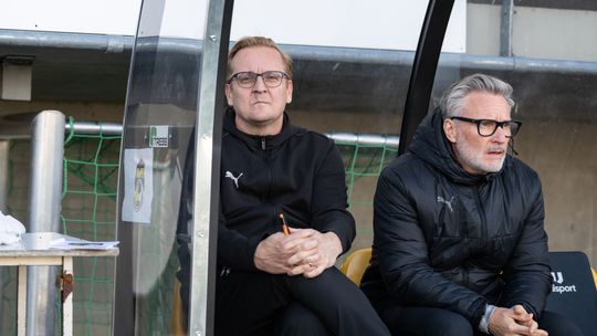 Zaujímavá minulosť trénera súpera Slovana. Fínsky klub mu po incidente so zamestnankyňou ukázal dvere