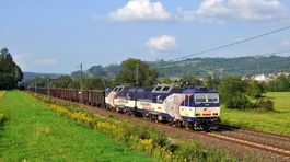 ilustracny zaber nakladneho vlaku 