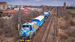 ilustracny zaber nakladneho vlaku  zdroj  AROS