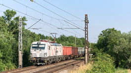 ilustracny zaber nakladneho vlaku  zdroj  AROS 3