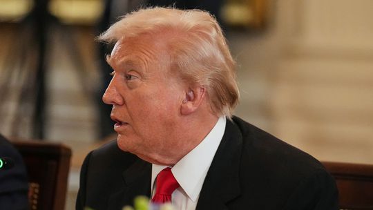 Trump ohlasoval zníženie cien liekov. Zástupca farmaceutickej firmy omdlel priamo počas tlačovej konferencie