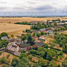 Feldheim: Ako sa nemecká dedinka odpojila od siete a ukázala svetu cestu k sebestačnosti a elektrine za 12 centov