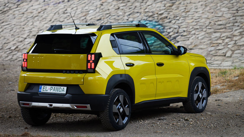 Zadné svetlá pod hranatým krytom sú naozaj...