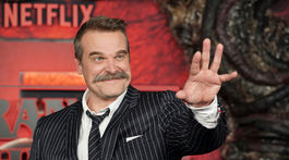 Herec David Harbour.