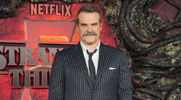 Herec David Harbour.