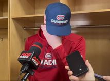 Nevídané scény v kabíne Montrealu. Český...