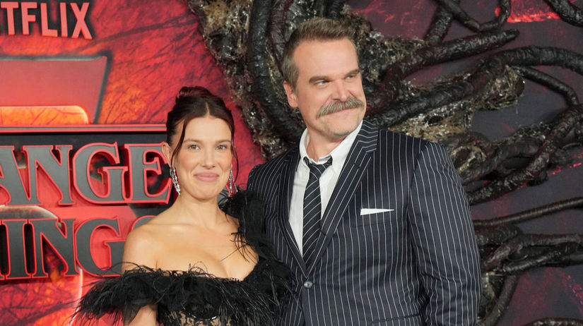 Millie Bobby Brown a jej herecký kolega David...