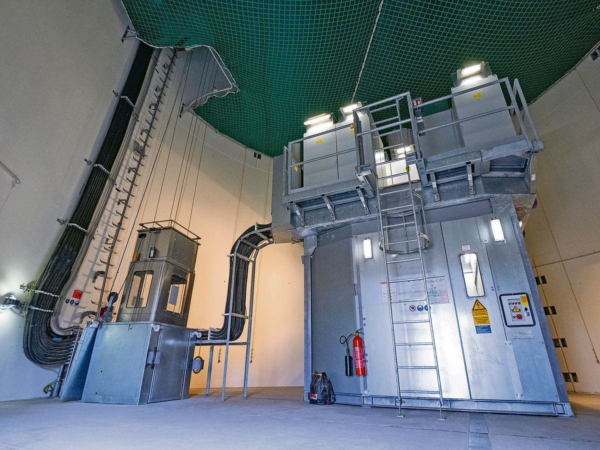 Vo vnútri veternej turbíny.