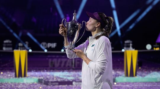 Rybakinová vo finále zlomila Sabalenkovú. Vyhrala MS WTA Tour v saudskoarabskom Rijáde