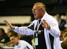 Po prehre poslal hráčov domov pešo, inokedy...