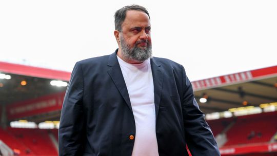 Keď jeho hráči nezískali titul, želal im, aby sa zadrhli. Lodný magnát sa vraj k ľuďom správa ako k podrážke na topánke