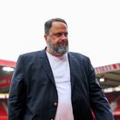 Chlapci moji, ste menej ako ten toaletný papier. Zadrhnite sa. Obézny lodný magnát postavil konzervatívne Anglicko do pozoru