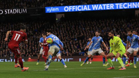 Manchester City rozmetal Liverpool. Nottingham sa konečne pozviechal
