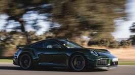 Porsche 911 Turbo S kupé dostalo hybridnú techniku