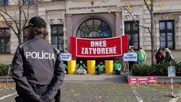 Greenpeace blokuje vstup do envirorezortu