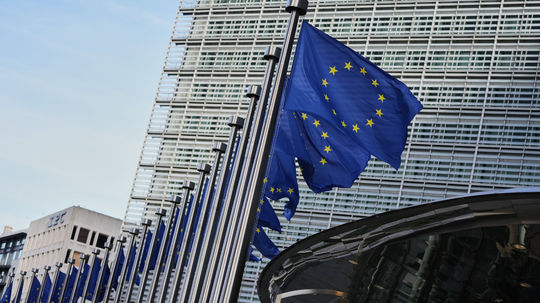 Obrana aj sociálne práva. V tieni Ruska a Trumpa hľadá EÚ svoju dušu