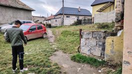 Rodinu šokoval výstrel, pred dverami si našli mŕtveho psa. Za vinu to dávajú starostovi