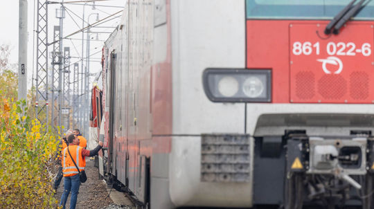 Ráž vypočul Ficovu výzvu. Minister po zrážke vlakov odvolal vedenie železničnej spoločnosti