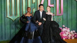 Cynthia Erivo, režisér Jon M. Chu a Ariana Grande