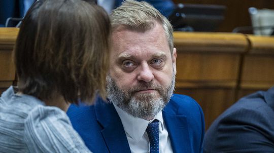 Rezort obrany vyhodí 100 miliónov eur za zbrane bez tendra. Ceny sú vyššie ako v Nemecku, kritizuje SaS