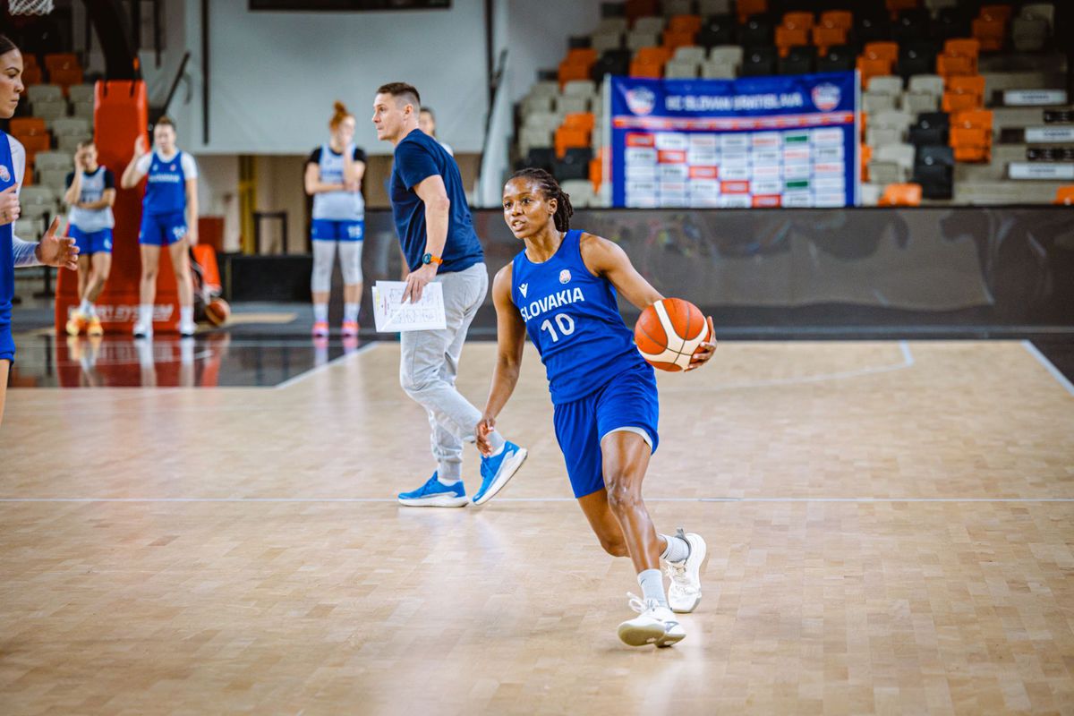 Kyra Lambertová na tréningu pred zápasom...