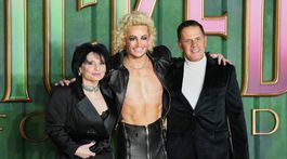 mama Joan Grande, brat Frankie Grande a nevlastný otec Edward Butera.