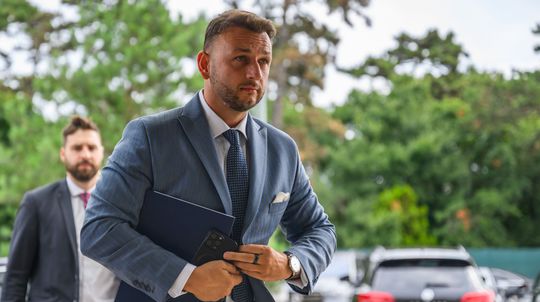Šutaj Eštok má po prehratom súde na krku exekútora. Môže byť finančná záťaž pre ministra problém?