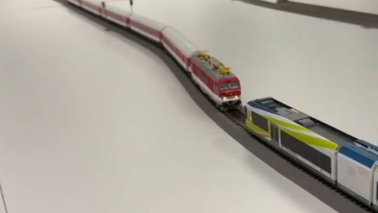 VIDEO: Simulácia nehody pri Pezinku. Žilinskí experti ukázali, ako došlo k zrážke vlakov