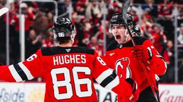 Fantázia! Slovenský obranca rozjasal arénu v New Jersey. Gólom štyri sekundy pred koncom poslal zápas do predĺženia