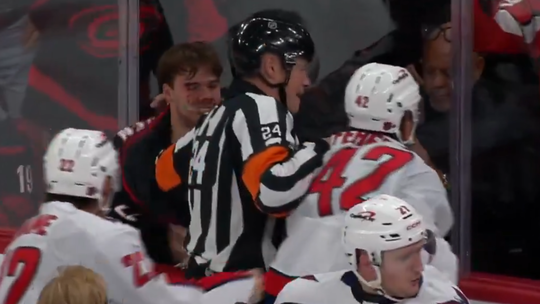 Fehérváry zakrvavil Kanaďana so slovenskými koreňmi. Slafkovskému spravil tréner to, čo vlani len raz