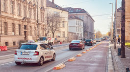 Cyklotrasa na nábreží či parkovisko?