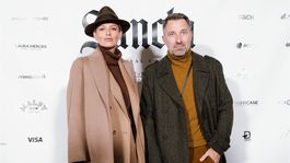 Modelka Michaela Kocianová a moderátor Bruno Ciberej. 