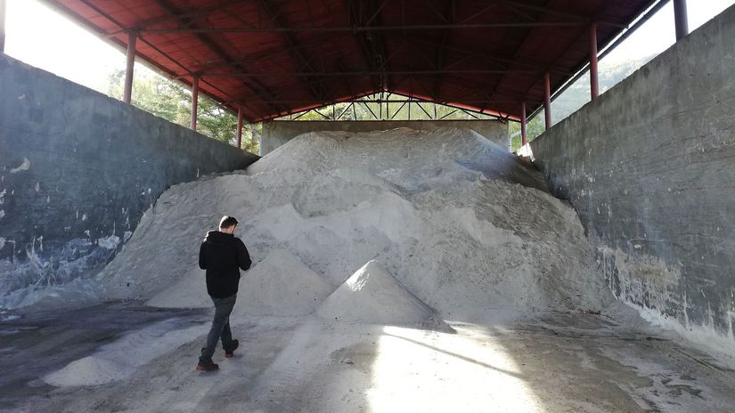 Posypová soľ je naskladnená, celkovo majú k...