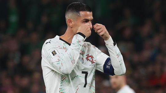 Ty neplač! A vás budem provokovať. Ronaldo dostal za lakeť červenú a lomcovali ním emócie