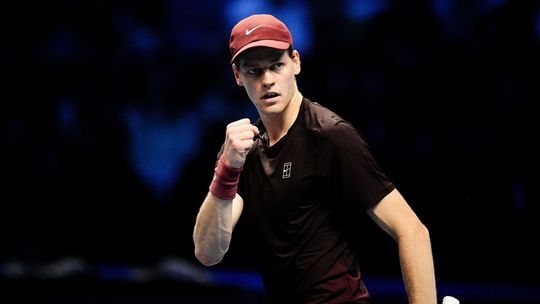 Sinner odstránil ďalšiu prekážku v ceste za obhajobou, de Minaur kládol odpor iba v prvom sete