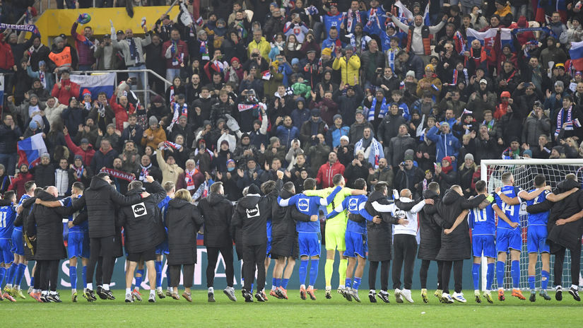 Slovenskí futbalisti majú istotu minimálne...