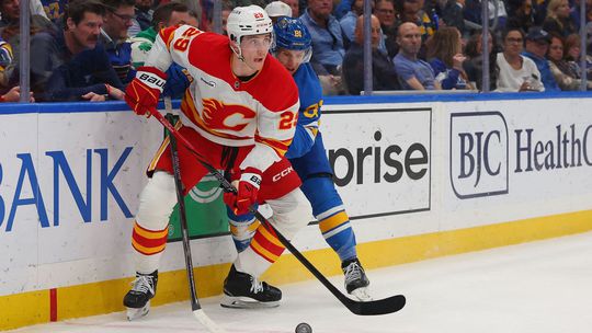 Calgary prišlo aj o druhý slovenský plameň. Honzeka po zrážke so spoluhráčom čaká dlhšia pauza