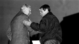 Zľava: Alexander Dubček a Milan Kňažko na...