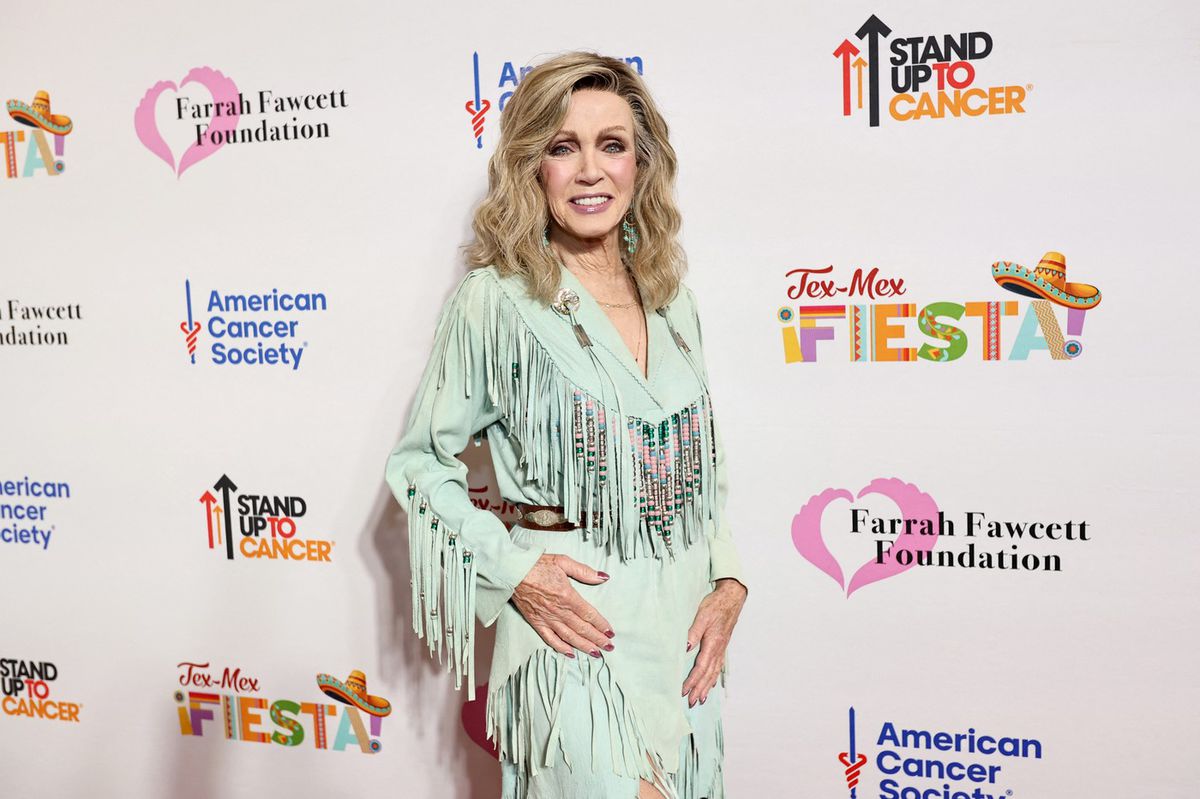 Donna Mills sa zúčastňuje podujatia Farrah...