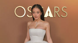 Herečka Chase Infiniti v kreácii Louis Vuitton.