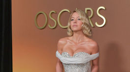 Herečka Sydney Sweeney prišla v kreácii Miu Miu. 