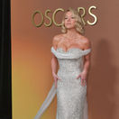 Herečka Sydney Sweeney prišla v kreácii Miu Miu. 