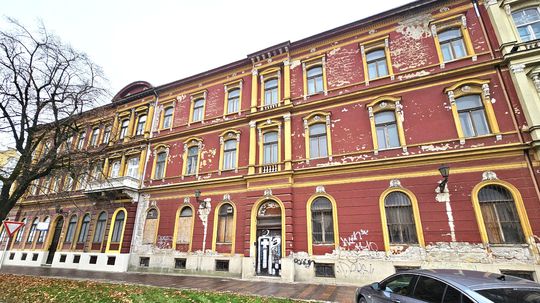 Košiciam tečú peniaze pomedzi prsty. Nevýhodný nájom môže stáť mesto milióny, no lukratívny majetok nechávajú chátrať