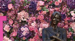 Odhalenie sochy Bridget Jonesovej na Leicester...