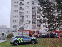 požiar bytovky v Topoľčanoch, hasiči