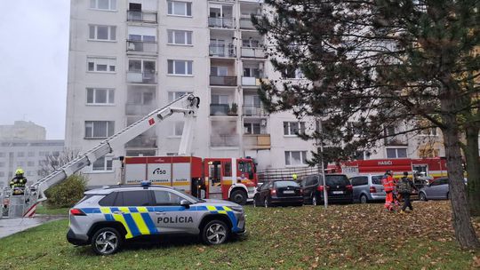 V Topoľčanoch horí bytovka, hlásia viacero zranených